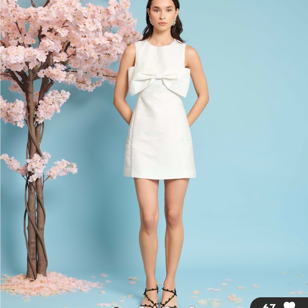 Elegant White Sleeveless Mini Dress w/ Bow